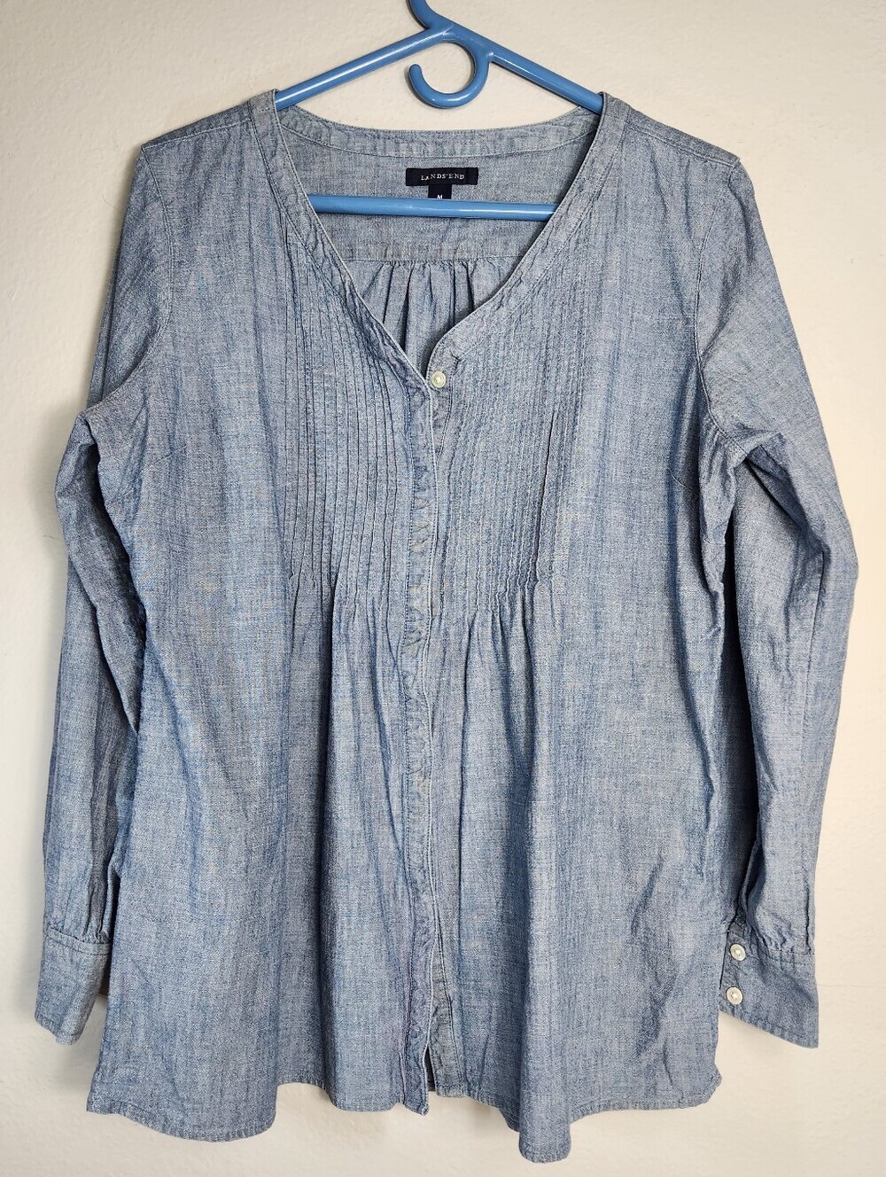 Lands End Womens |M| Blue 100% Cotton Pintuck Buttonfront LS Shirt